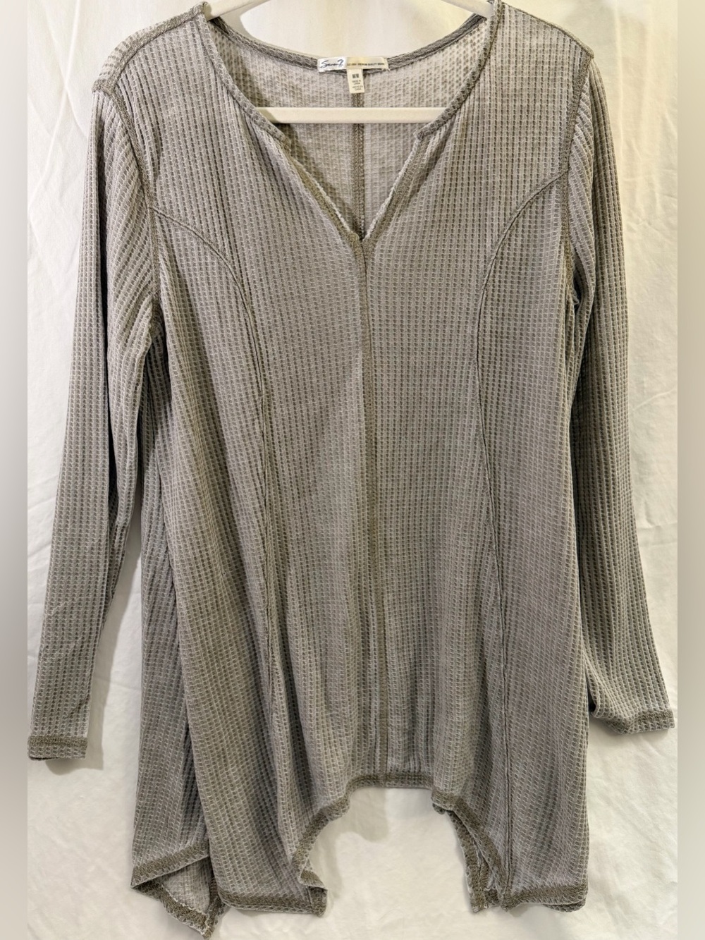 Seven7 silver sage long sleeve waffle knife thermal v neck sharkbite hem… size M
